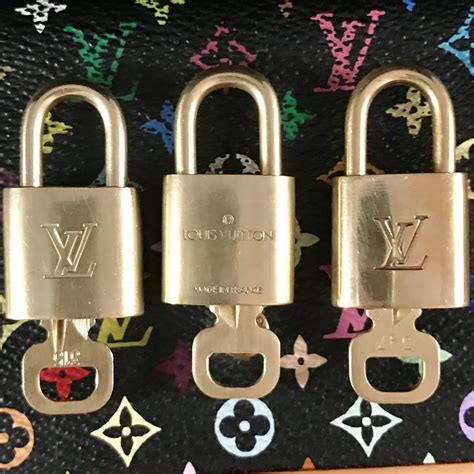 louis vuitton purse lock